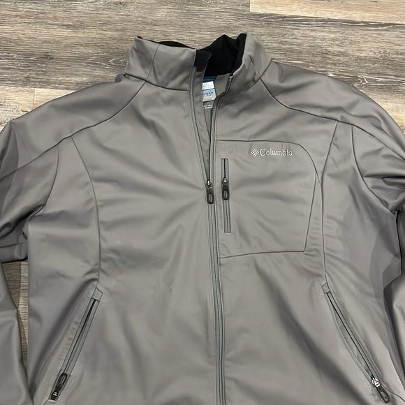 Columbia men’s gray Omni wind lightweight jacket
Size XL - Picture 3 of 8